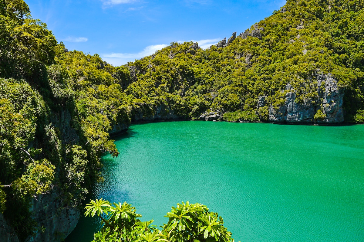 The Emerald Lake in Ang Thong National Marine Park with Paradise Travel and Tours Koh Samui