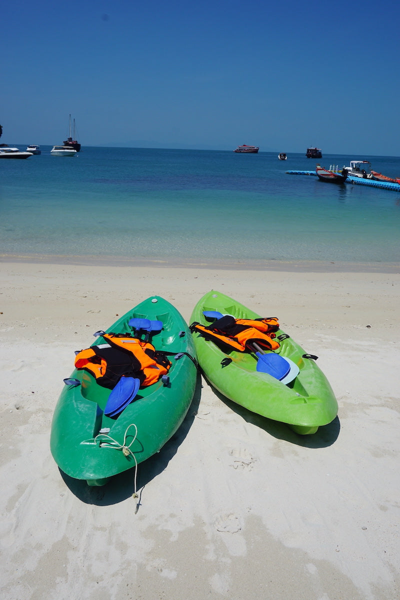 Guided kayaking on the Ang Thong boutique tour 