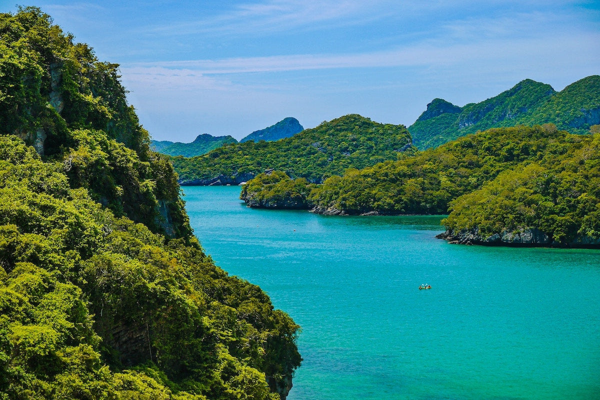 Bright turquoise water in the Ang Thong National Marine Park