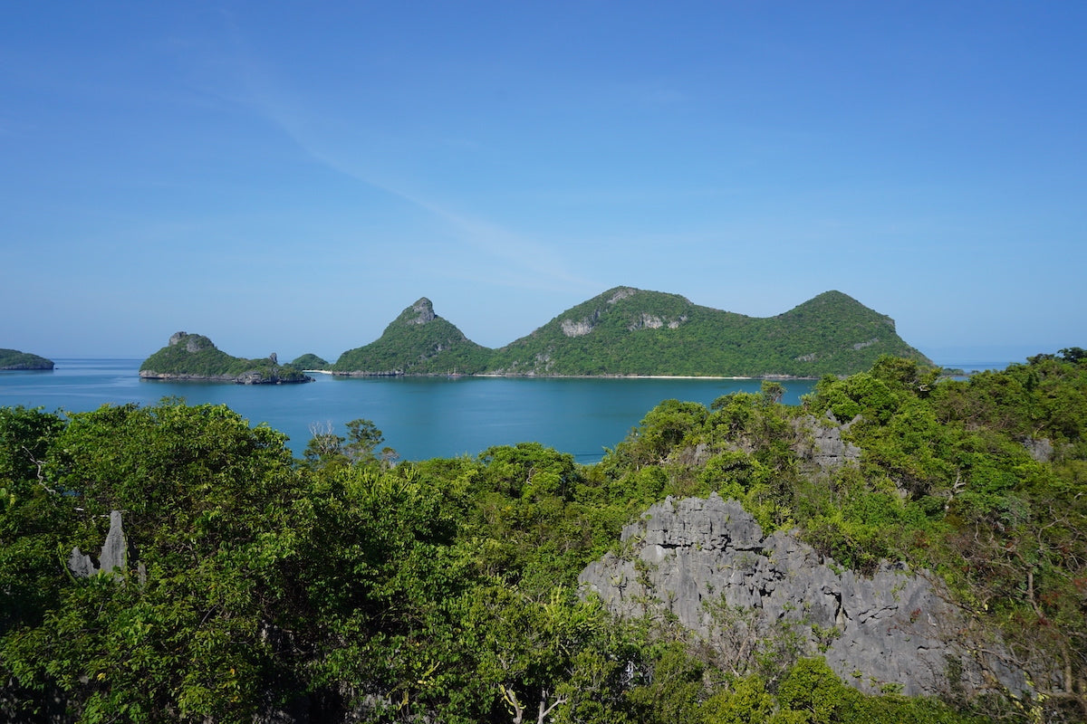 Viewpoint from the Emerald Lake in Ang Thong